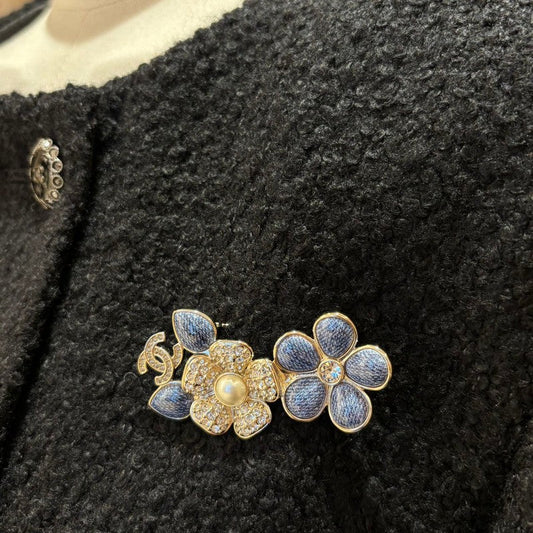 18K CC 26C Blue Flower Diamond Brooch