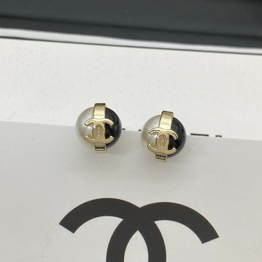 18K CC Black & White Pearl Gold Earrings