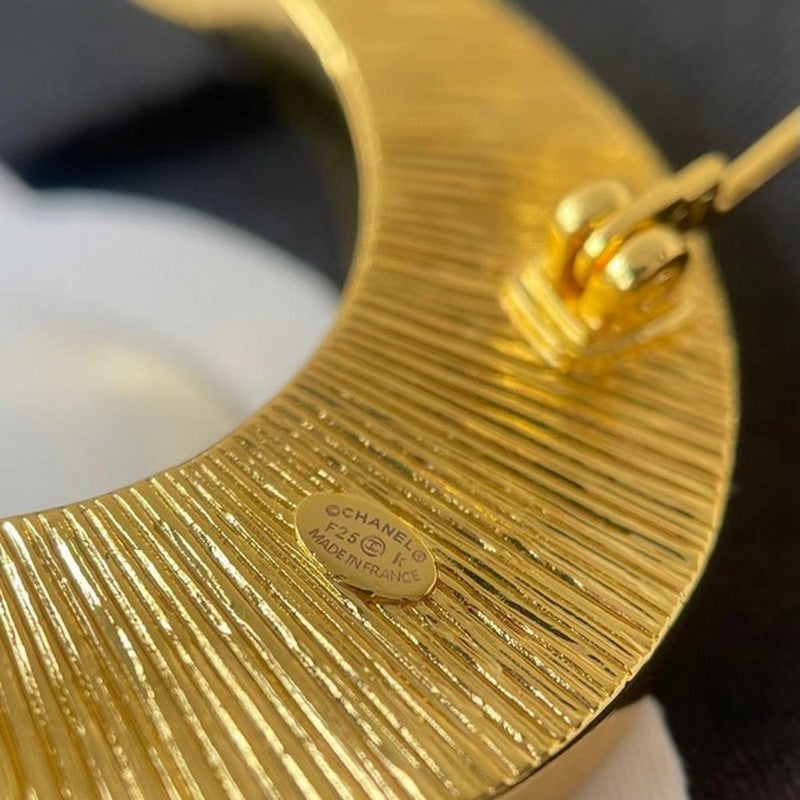 18K CC 25K Black Moon Brooch