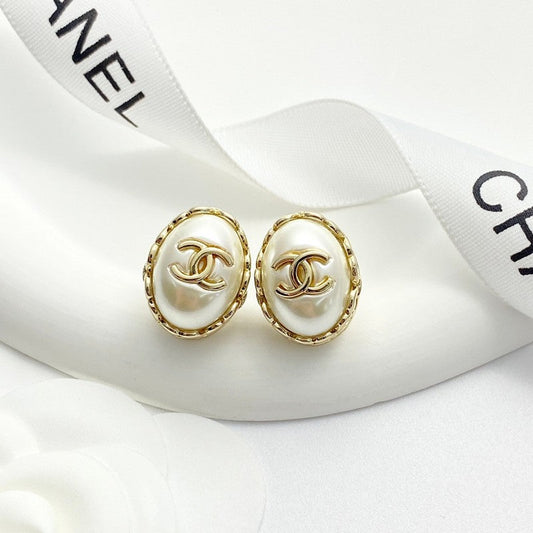 18K CC Oval Pearl Gold Earrings