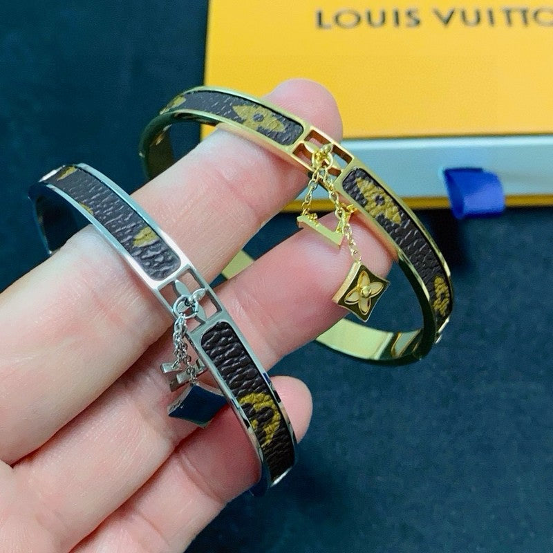 18K Louis Vintage Pendant Gold Bracelet