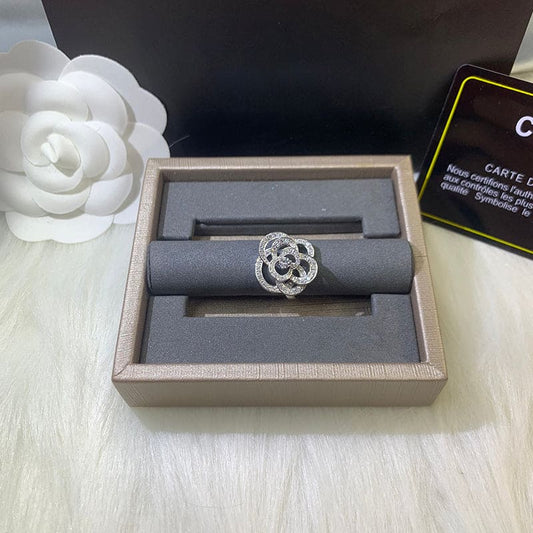 18K CC Fil De Camellia  Ring