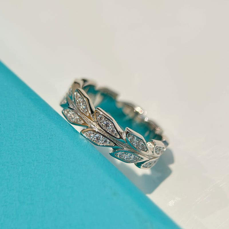 18K White Gold Victoria Vine Ring