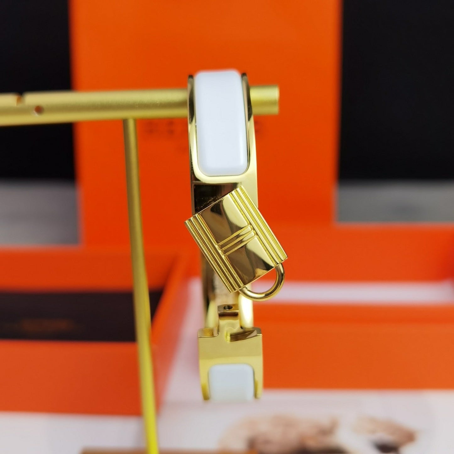 18K Clic Cadenas White H Bracelet