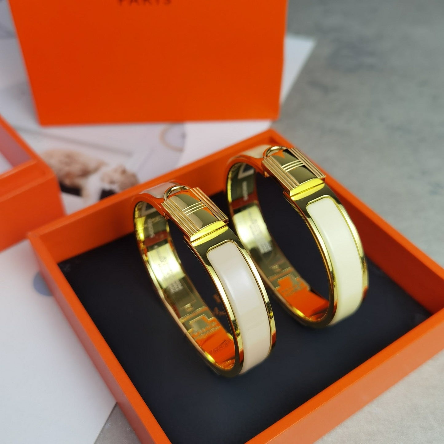 18K Clic Cadenas Light Brown H Bracelet