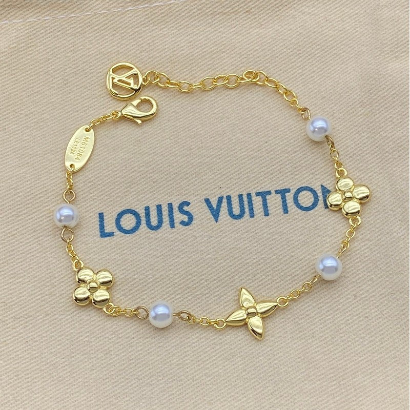 18K Louis Blossom Pearl Bracelet