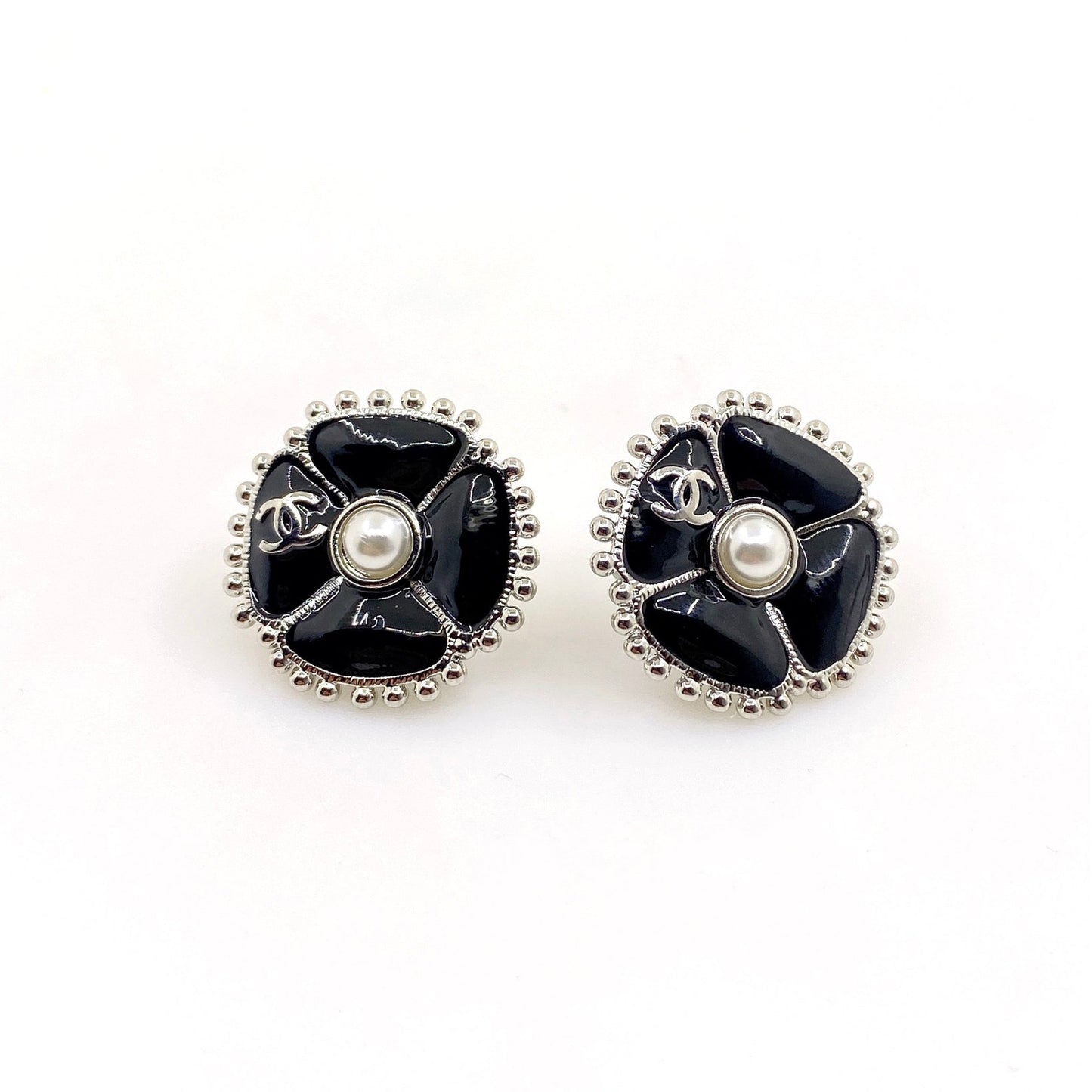 18k CC Black Pearl Clover Earrings