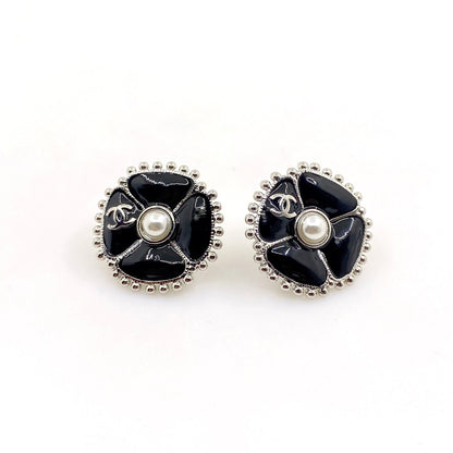 18k CC Black Pearl Clover Earrings