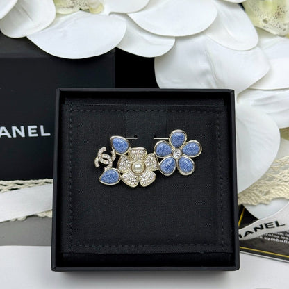 18K CC 26C Blue Flower Diamond Brooch