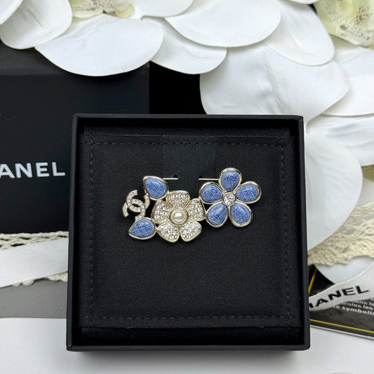 18K CC 26C Blue Flower Diamond Brooch