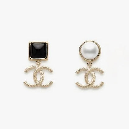 18K CC 26C Black & White Pearl Gold Earrings