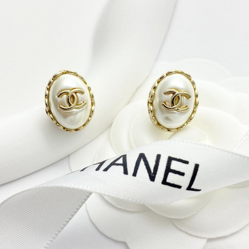 18K CC Oval Pearl Gold Earrings