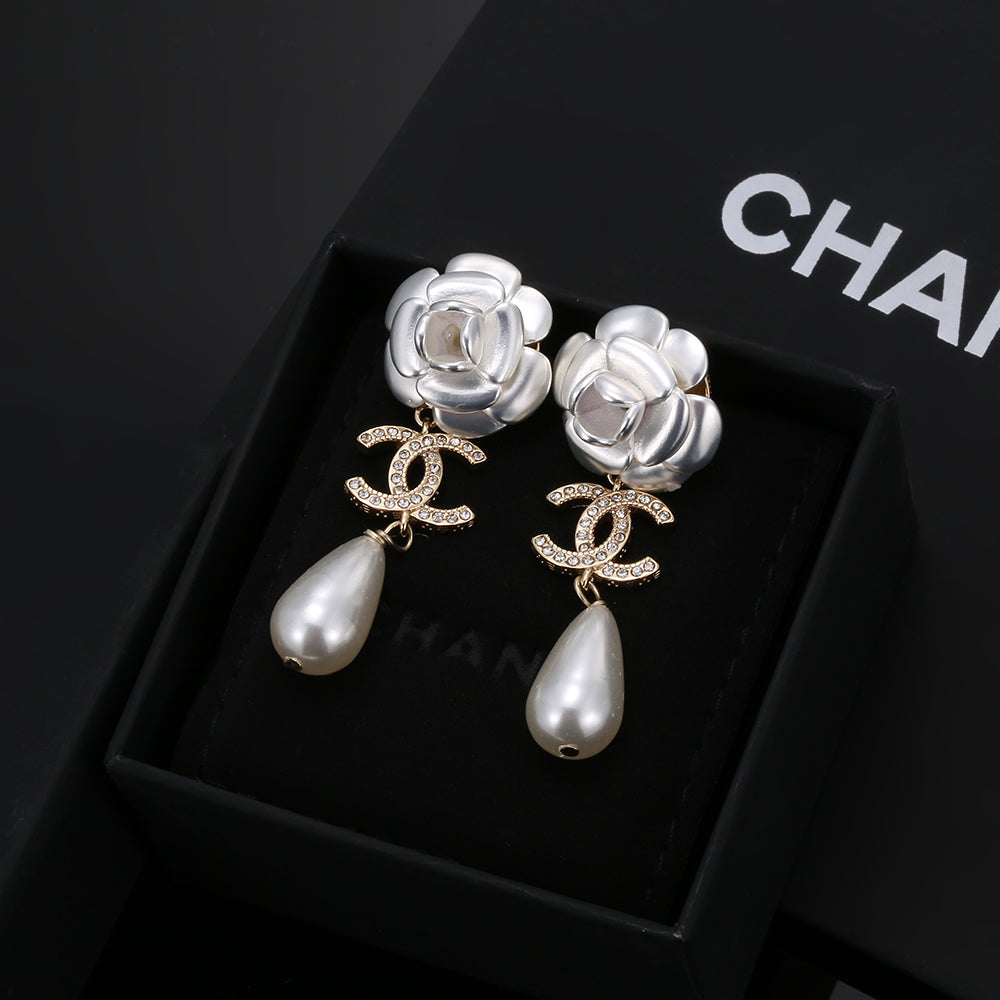 18K CC Flower Pearl Earrings