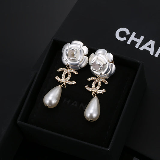 18K CC Flower Pearl Earrings