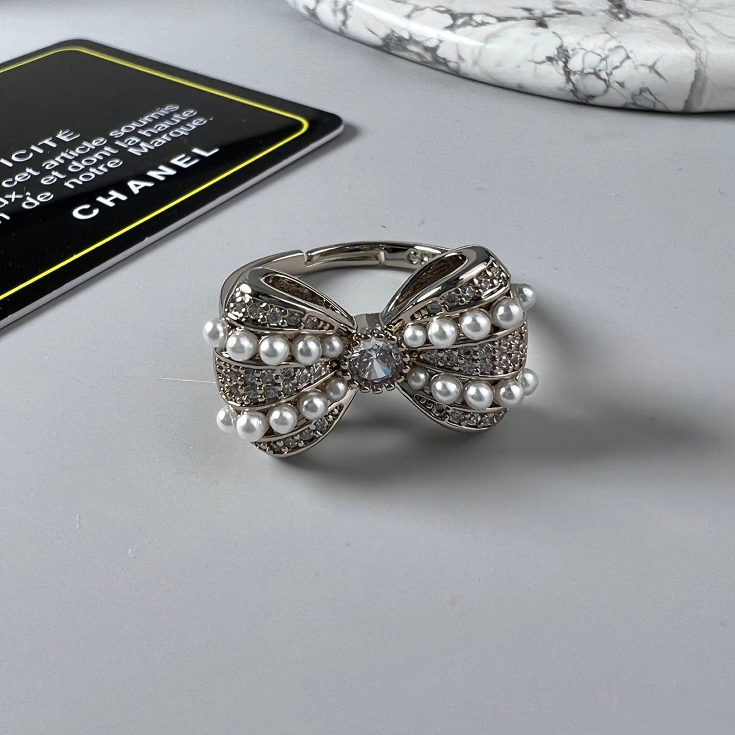 18K CC Bow Tie Pearls Ring