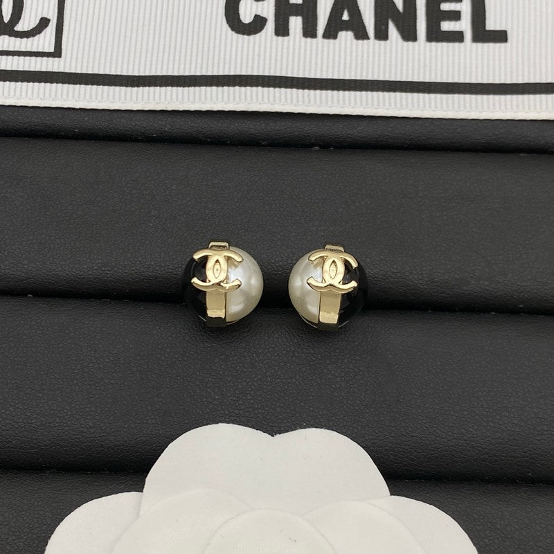 18K CC Black & White Pearl Gold Earrings