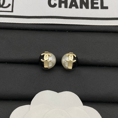 18K CC Black & White Pearl Gold Earrings