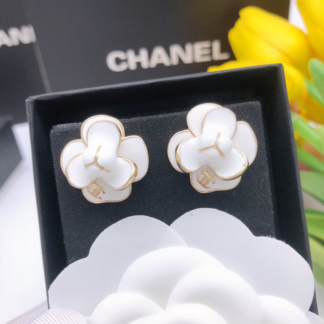 18K CC Flower Pearl Earrings