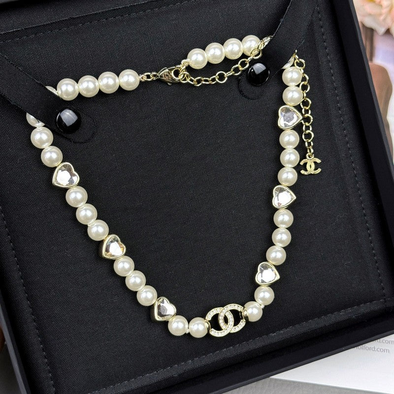 18K CC 25B Pearl Heart Choker Necklace