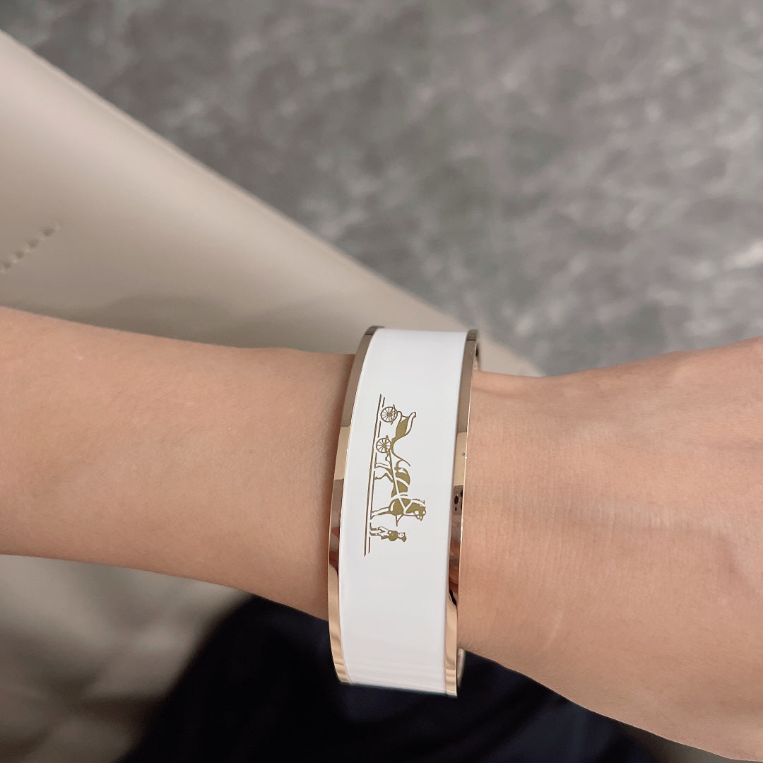18K Enamel Cal¨¨che Wide Bangle H Bracelet