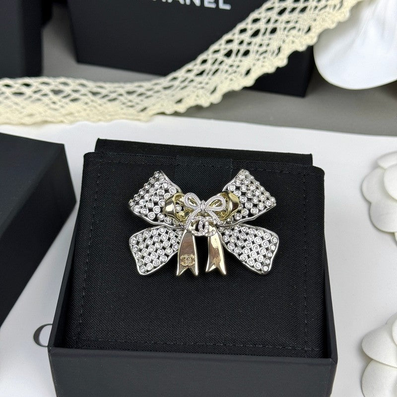 18K CC 25K Bow Tie Diamond Brooch