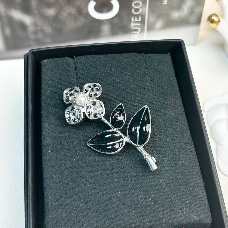18K CC Black Four Leaf Clover Crystal Brooch