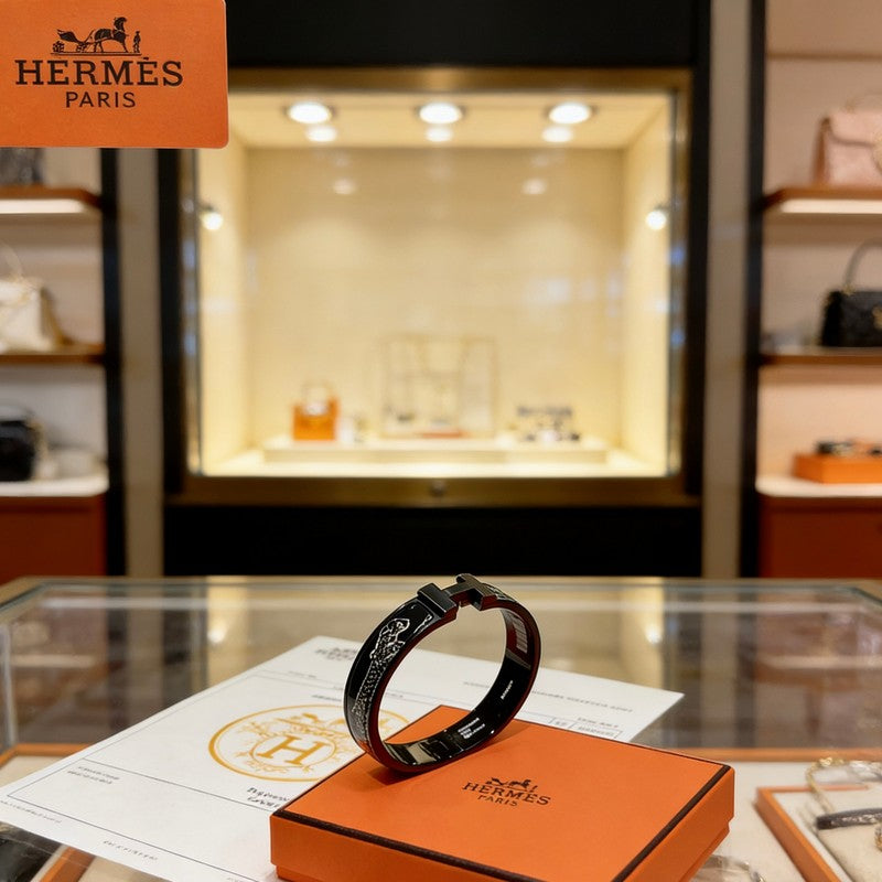 Clic HH Black Color Bracelet