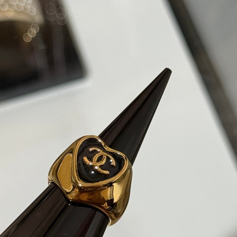 18K CC Black Gold Heart Ring