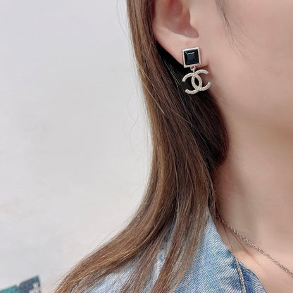 18K CC 26C Black & White Pearl Gold Earrings