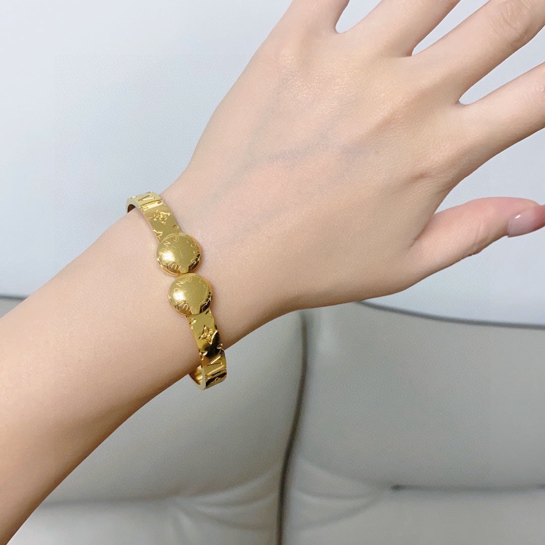 18K Louis Vintage Bracelet