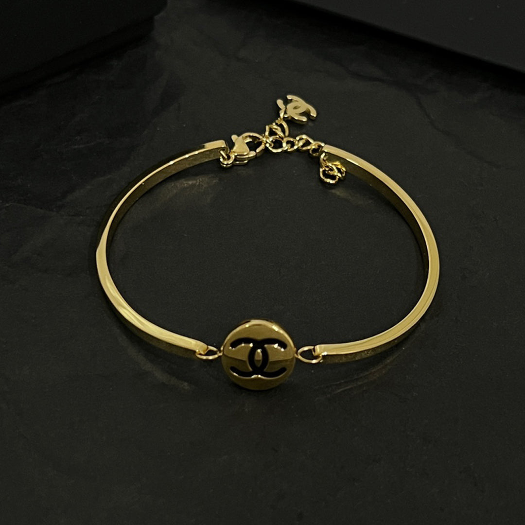 18K CC Vintage Bracelet