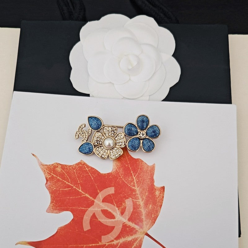 18K CC Blue Flower Diamond Brooch