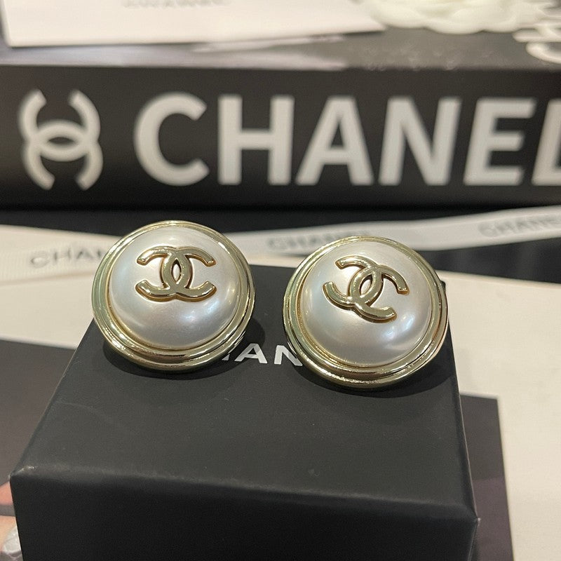 18K CC Round Gold Earrings