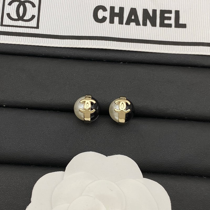 18K CC Black & White Pearl Gold Earrings
