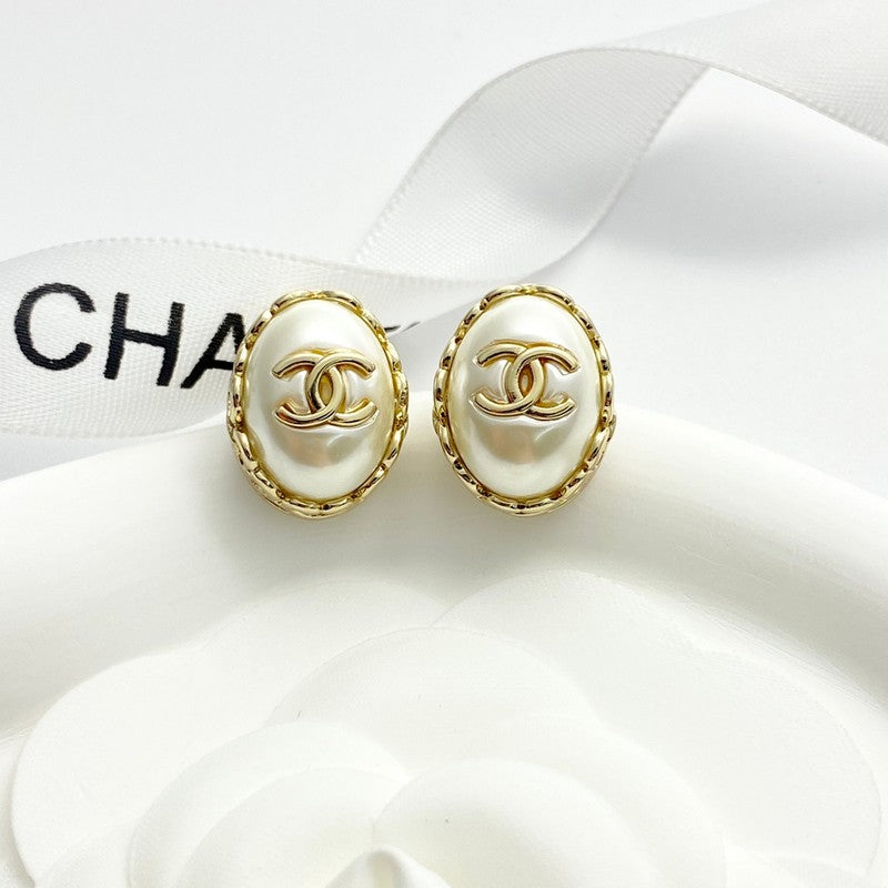 18K CC Oval Pearl Gold Earrings