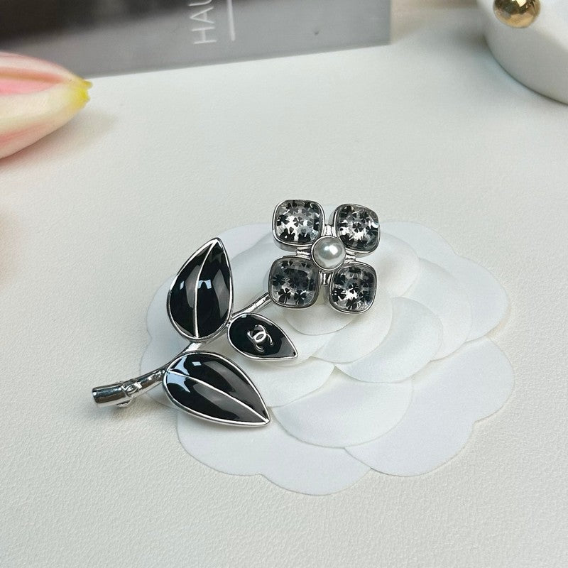 18K CC Black Four Leaf Clover Crystal Brooch