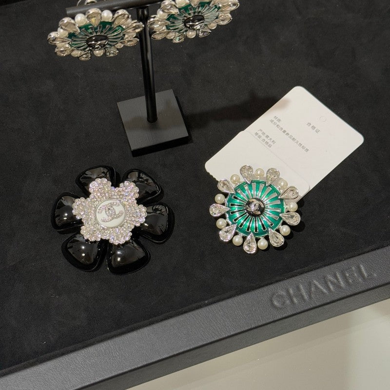 18K CC 26C Crystal Green Brooch