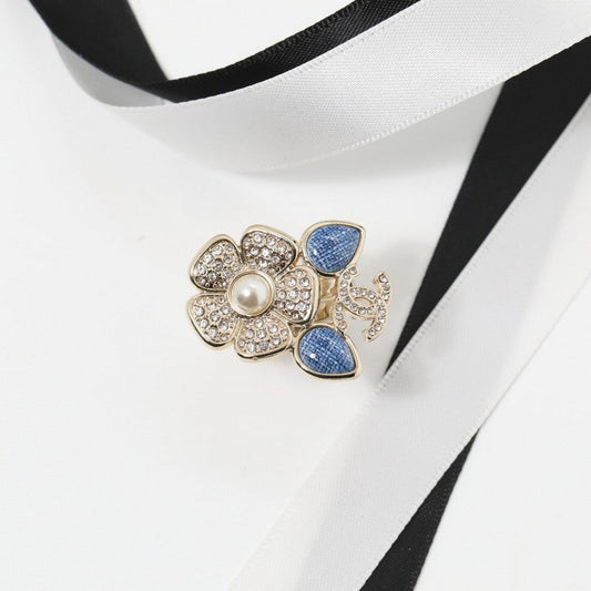 18K CC Camelia Blue Diamond Ring