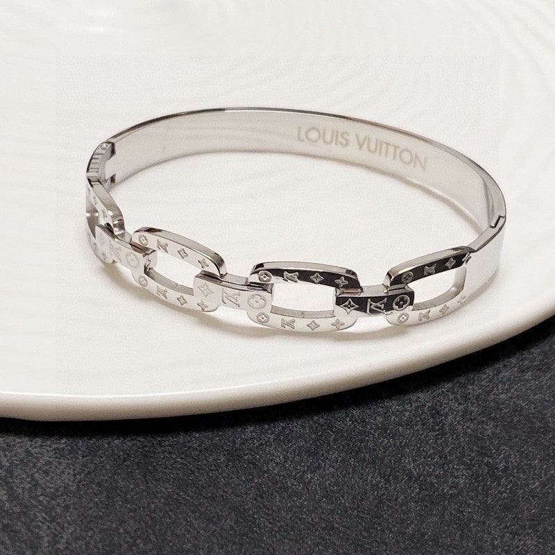 18K Louis White Gold Bracelet