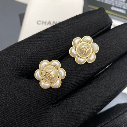 18K CC Flower Pearl Gold Earrings