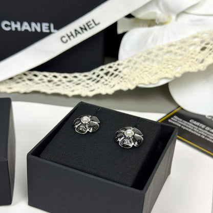 18K CC 26C Black Camellia Pearl Earrings