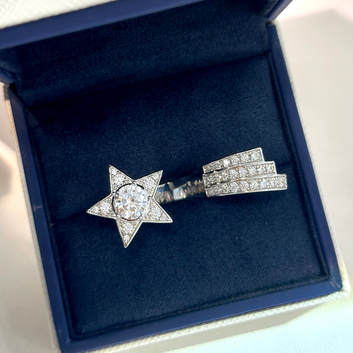 18K CC Comete Diamonds Ring