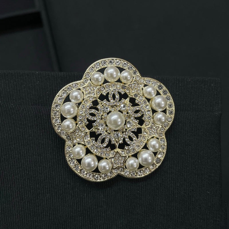 18K CC Camellia Diamond Pearl Brooch
