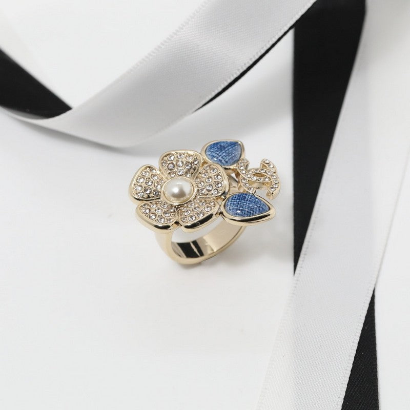 18K CC Camelia Blue Diamond Ring