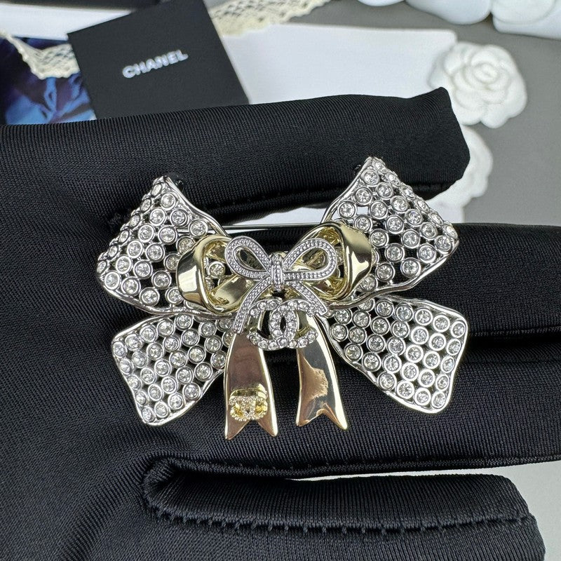 18K CC 25K Bow Tie Diamond Brooch