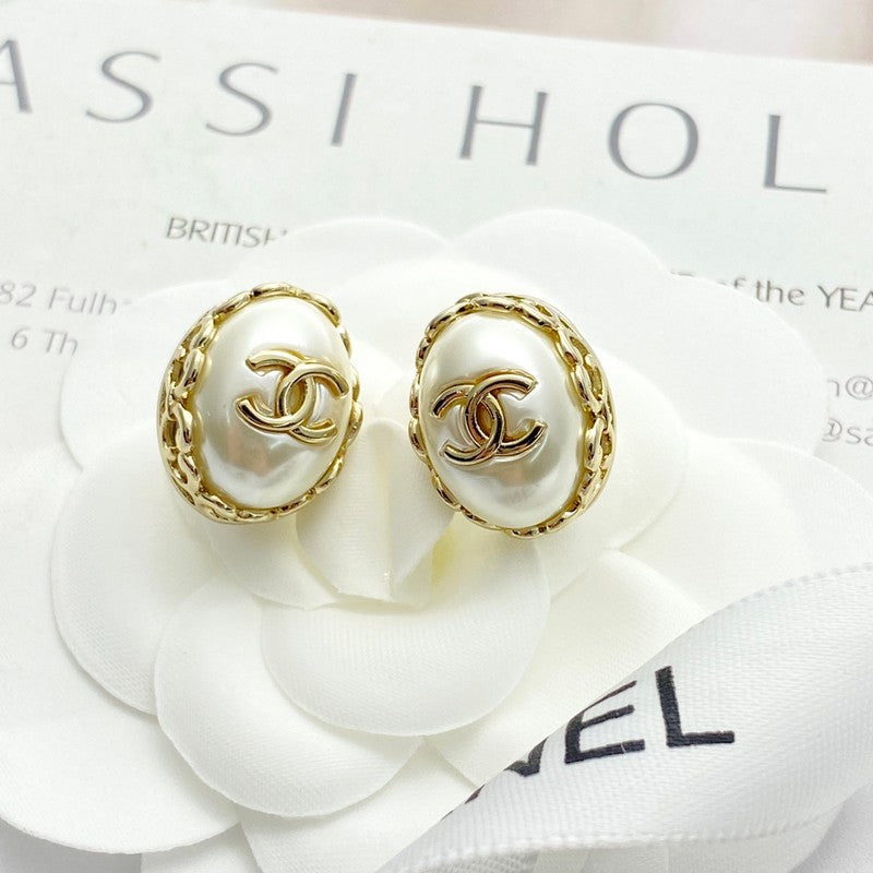18K CC Oval Pearl Gold Earrings