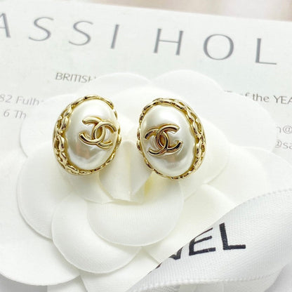 18K CC Oval Pearl Gold Earrings