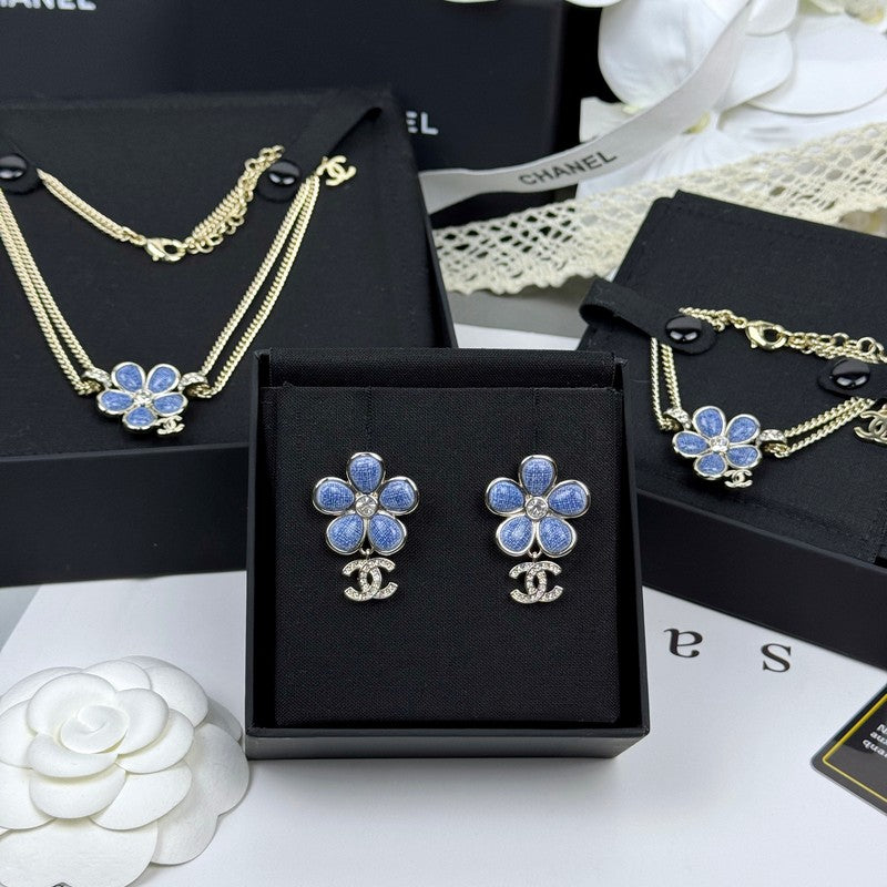 18K CC 26C Blue Flower Diamond Earrings