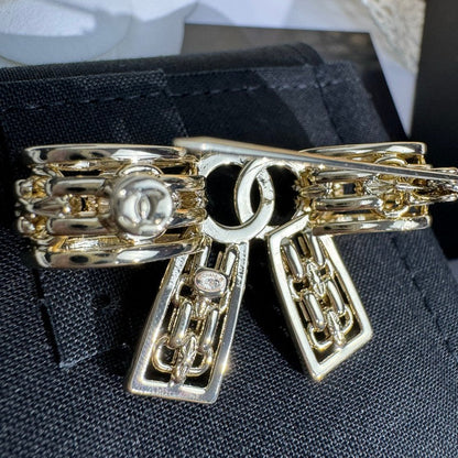 18K CC 25K Bow Tie Diamond Gold Brooch
