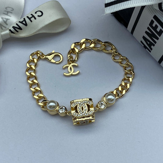18K CC Box Pendant Pearl Bracelet